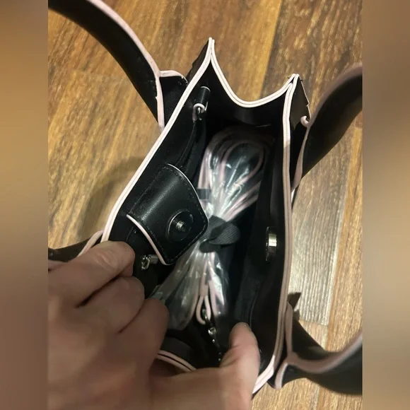 Skinnydip 101 Dalmatians Purse - Picture 7 of 12